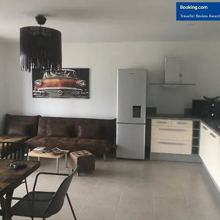 Apartment O Garden 3 Pieces Au Calme, Cuisine Equipee, Piscine, Parking, Terrasse, Jardin *