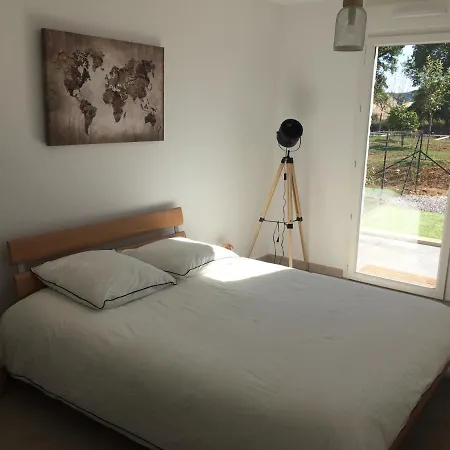 Apartment O Garden 3 Pieces Au Calme, Cuisine Equipee, Piscine, Parking, Terrasse, Jardin Hyeres